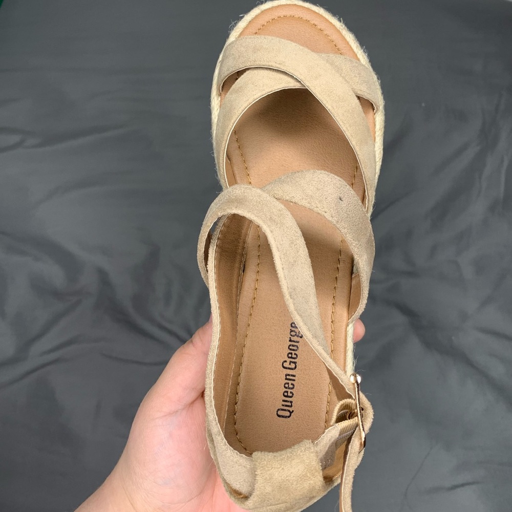 Queen George Sandals - Picture 4 of 4